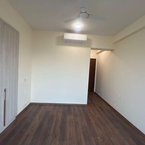 Room in 4 BHK Apartment at Kalpataru Vista, Sector 128 – for Rent