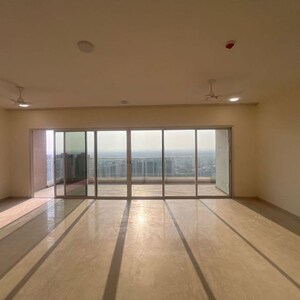 Room in 4 BHK Apartment at Kalpataru Vista, Sector 128 – for Rent