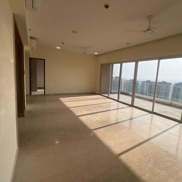 Room in 4 BHK Apartment at Kalpataru Vista, Sector 128 – for Rent