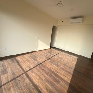Room in 4 BHK Apartment at Kalpataru Vista, Sector 128 – for Rent