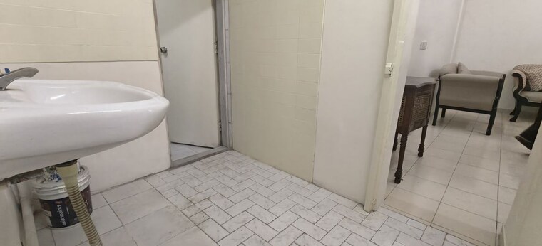 Bathroom, vinod-villa-worli 1 Bedroom 500 Sq.Ft. Apartment In Worli Mumbai 10027833