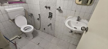 Bathroom in 1 BHK Apartment at Vinod Villa Worli, Worli – for Rent