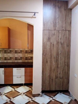 Furnished Amenities in 1 BHK Builder Floor at RWA Residential Society Sector 46, Sector 46 – for Rent