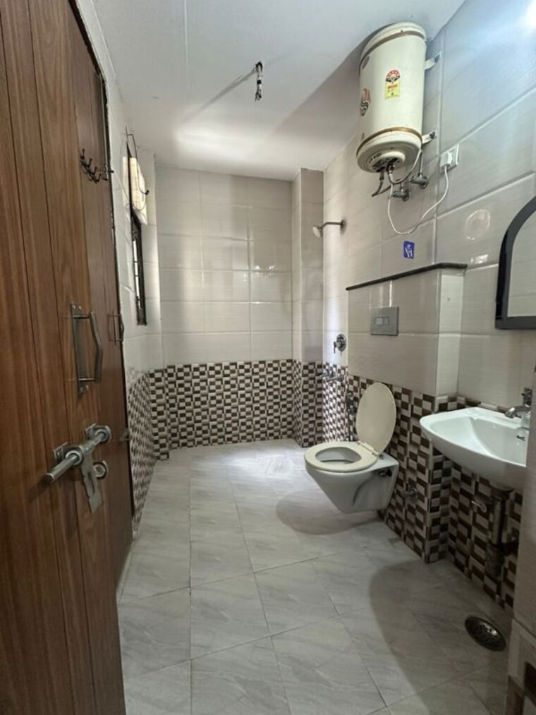 Bathroom, patel-nagar-society 2 Bedroom 1000 Sq.Ft. Builder Floor In Sector 15 Gurgaon 10027852