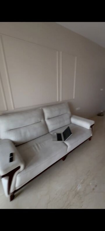 Living Room in 2 BHK Apartment at Kalpataru Paramount, Kapur Bawdi – for Rent