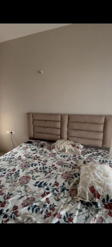 Bedroom in 2 BHK Apartment at Kalpataru Paramount, Kapur Bawdi – for Rent