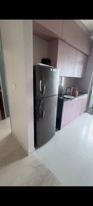 Room in 2 BHK Apartment at Kalpataru Paramount, Kapur Bawdi – for Rent