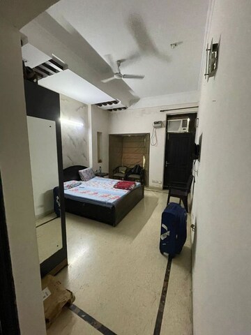 Master Bedroom in 3 BHK Builder Floor at Sector 50 – for Rent
