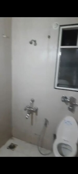 Room in 2 BHK Apartment at Giridhar Oasis, Kharadi – for Rent