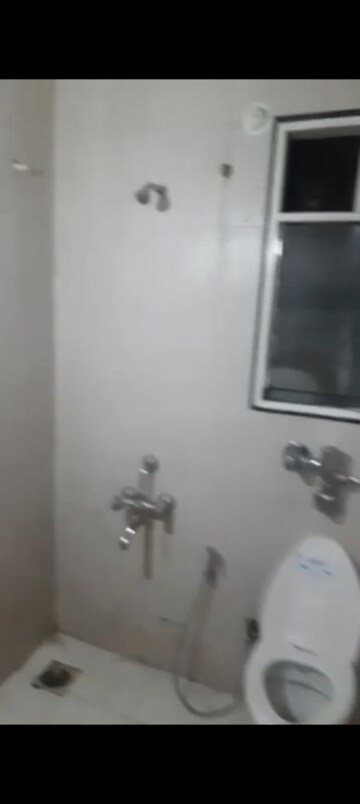 Room in 2 BHK Apartment at Giridhar Oasis, Kharadi – for Rent