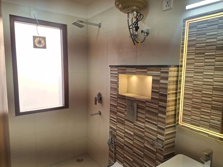 Bathroom, vipul-world-floors 3 Bedroom 1600 Sq.Ft. Builder Floor In Sector 48 Gurgaon 10027886