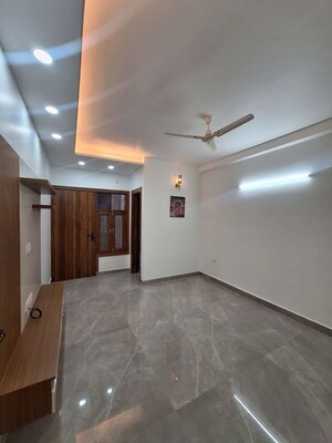 Room in 3 BHK Builder Floor at Vipul World Floors, Sector 48 – for Rent