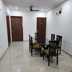 2 BHK Apartment For Rent in RWA Apartments Sector 27