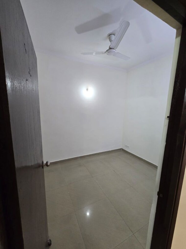 Bathroom, jm-orchid 3 Bedroom 1472 Sq.Ft. Apartment In Sector 76 Noida 10028042