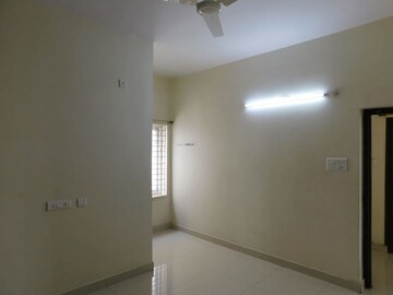 Room in 2 BHK Builder Floor at Kondapur – for Rent