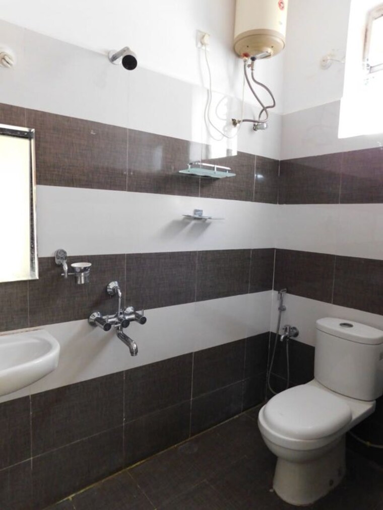 Bathroom, kondapur 2 Bedroom 1400 Sq.Ft. Builder Floor In Kondapur Hyderabad 10028061