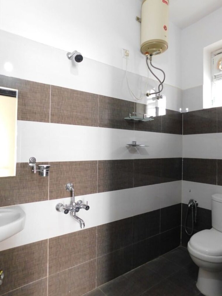 Bathroom, kondapur 2 Bedroom 1400 Sq.Ft. Builder Floor In Kondapur Hyderabad 10028061