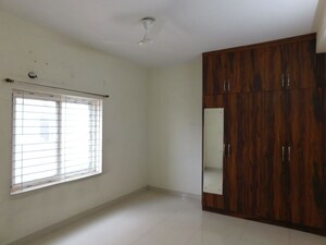 Room in 2 BHK Builder Floor at Kondapur – for Rent