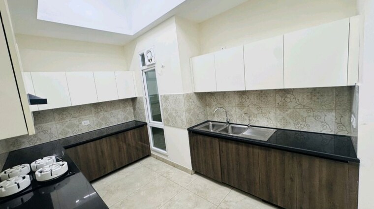 Kitchen, uchdpl-veridia-oakwood-enclave 4 Bedroom 2385 Sq.Ft. Apartment In Wave City Ghaziabad 10028064