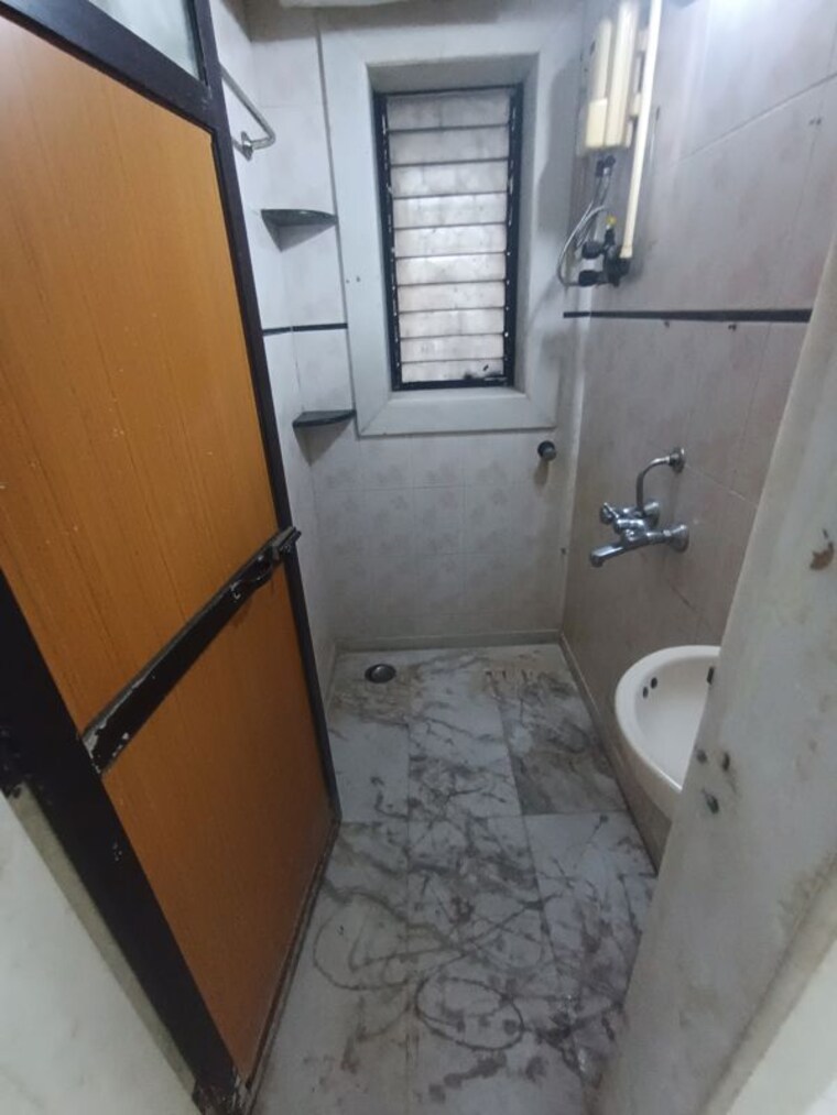 Bathroom, manali-building 1 Bedroom 650 Sq.Ft. Apartment In Malad West Mumbai 10028065