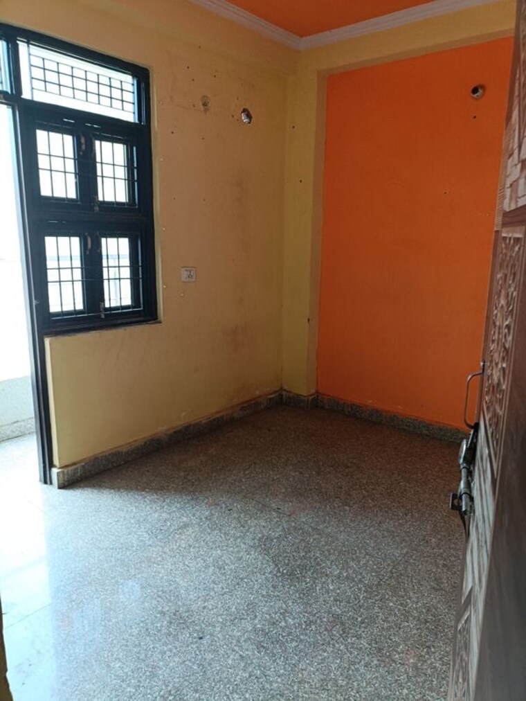 Room, new ashok nagar 6+ Bedroom 50 Sq.Yd. Independent House In New Ashok Nagar Delhi 9653848