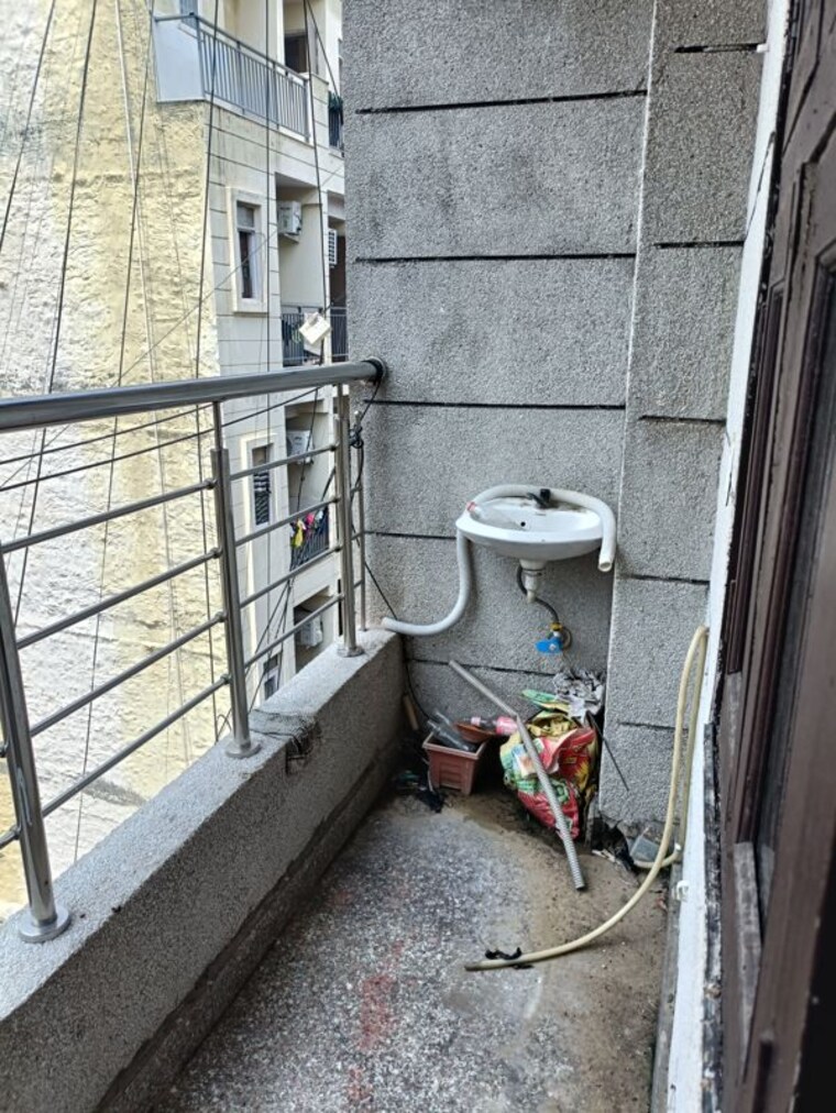 Balcony, new ashok nagar 6+ Bedroom 50 Sq.Yd. Independent House In New Ashok Nagar Delhi 9653848