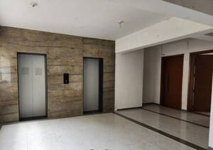 Lift in 3 BHK Apartment at Tragad – for Rent