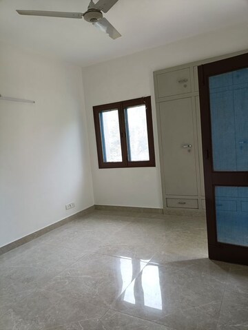 Room in 3 BHK Apartment at Vasundhara Enclave – for Sale