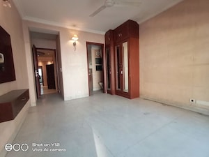 Room in 3 BHK Builder Floor at Greater Kailash I – for Rent
