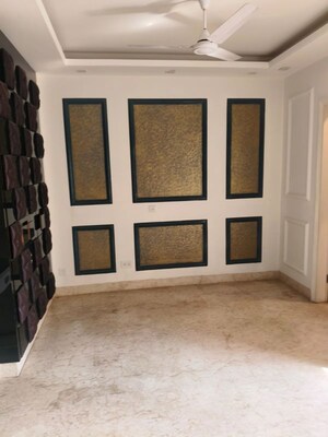 Room in 2 BHK Builder Floor at Chittaranjan Park – for Rent