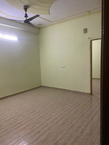 Room in 4 BHK Builder Floor at Palam Vihar – for Rent