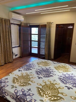 Bedroom in 4 BHK Builder Floor at Palam Vihar – for Rent