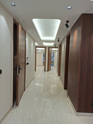 Building Lobby in 3 BHK Builder Floor at South Extension ii – for Rent