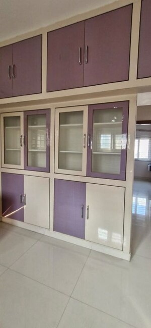 Room in 3 BHK Builder Floor at Kondapur – for Rent