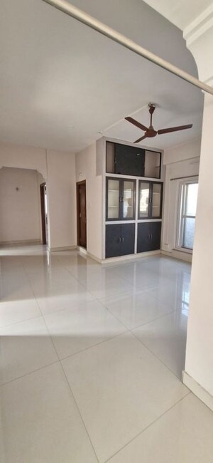 Room in 3 BHK Builder Floor at Kondapur – for Rent
