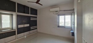 Room in 3 BHK Builder Floor at Kondapur – for Rent