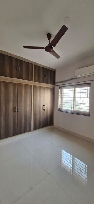 Room in 3 BHK Builder Floor at Kondapur – for Rent