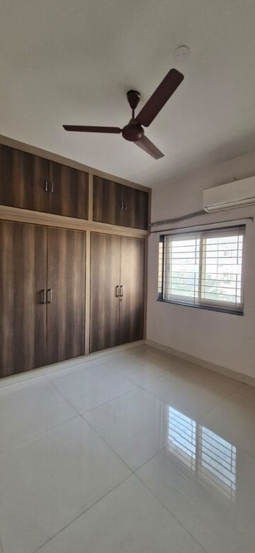 Room in 3 BHK Builder Floor at Kondapur – for Rent