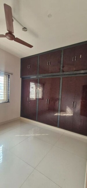 Room in 3 BHK Builder Floor at Kondapur – for Rent
