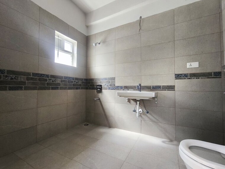 Bathroom, s-and-s-green-green-meadows-villa 4 Bedroom 3800 Sq.Ft. Villa In Narsingi Hyderabad 10028122