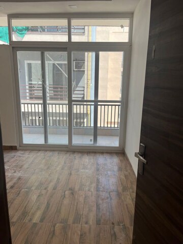 Room in 2 BHK Apartment at Pareena Micasa, Sector 68 – for Rent