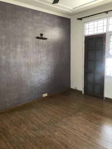 Room in 3 BHK Apartment at Pareena Micasa, Sector 68 – for Rent
