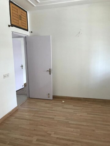 Room in 3 BHK Apartment at Pareena Micasa, Sector 68 – for Rent