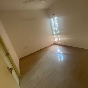 Room in 3 BHK Apartment at Gaur 14th Avenue High Street, Panchsheel Green – for Sale