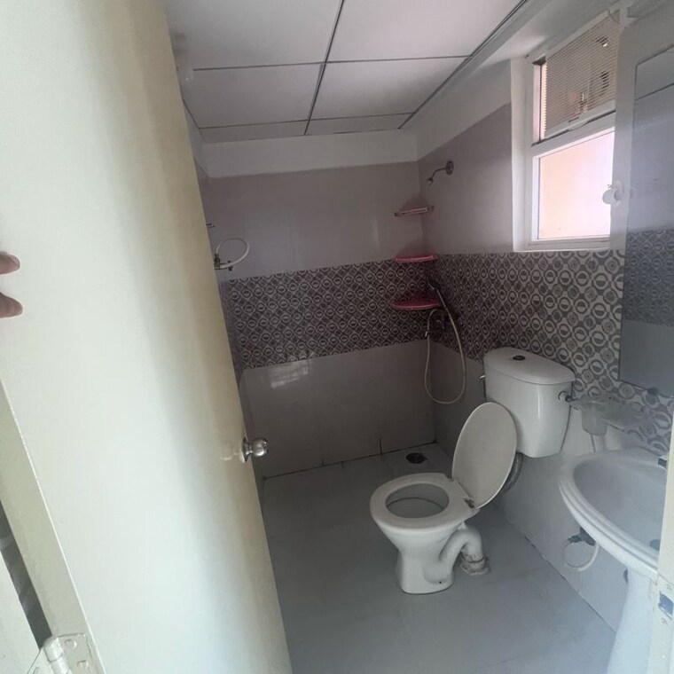 Bathroom, gaur-14th-avenue-high-street 3 Bedroom 1175 Sq.Ft. Apartment In Panchsheel Green Greater Noida 10028145