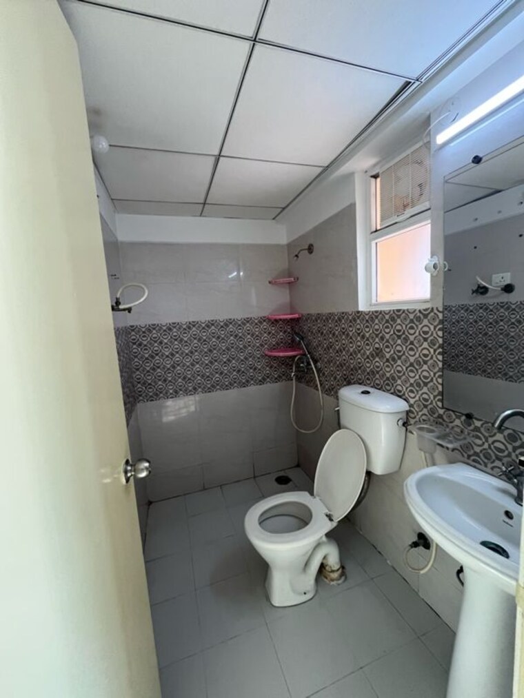 Bathroom, gaur-city-2-14th-avenue 3 Bedroom 1175 Sq.Ft. Apartment In Sector 16c Greater Noida Greater Noida 10028159
