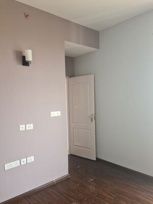 Room in 2 BHK Apartment at Supertech Hues, Sector 68 – for Rent