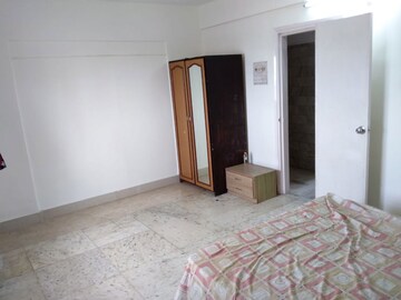 Bedroom in 3 BHK Apartment at Moru Mahal Apartment, Pali Hill – for Rent