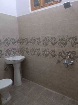 Bathroom in 2 BHK Apartment at Para – for Rent