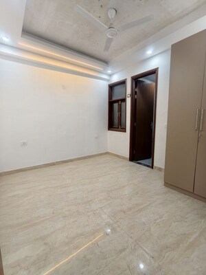 Room in 3 BHK Apartment at Chattarpur – for Rent